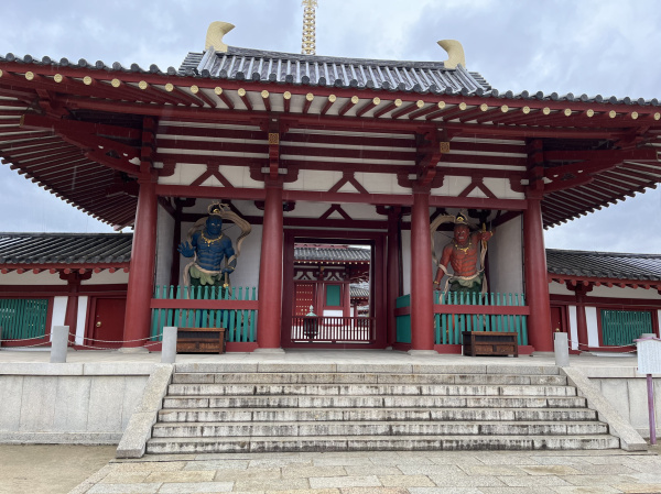 Notice those two at the entrance? "The Niō in the Deva Gate. The Niō (Benevolent Kings) are a pair of protectors who stand guard at the entrance to most Japanese Buddhist temples, one on either side of the gate...Their fierce and threatening appearance wards off evil spirits and keeps the temple grounds free of demons and thieves. According to one explanation, each is named after a particular cosmic sound. The open-mouthed figure is called Agyo, who is uttering the sound “ah,” meaning birth. His close-mouthed partner, Ungyo, is saying “un” or “om,” meaning death." (From http://ssbarnhill.com/Japan/Attractions/Shitennoji.htm)